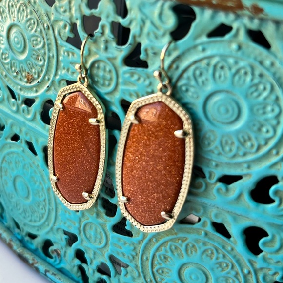 Kendra Scott Gold and Brown Earrings - Picture 1 of 3